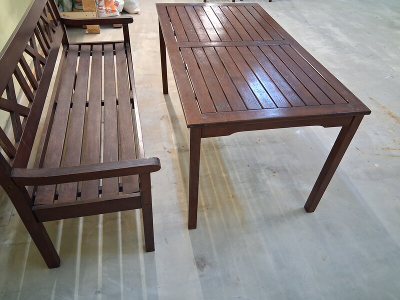 Mobilier pt exterior: mese si banci din lemn